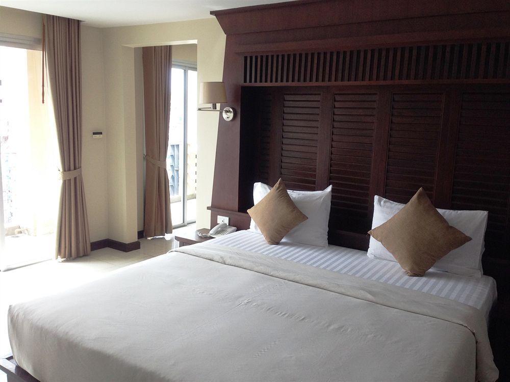 Hotel August 3*