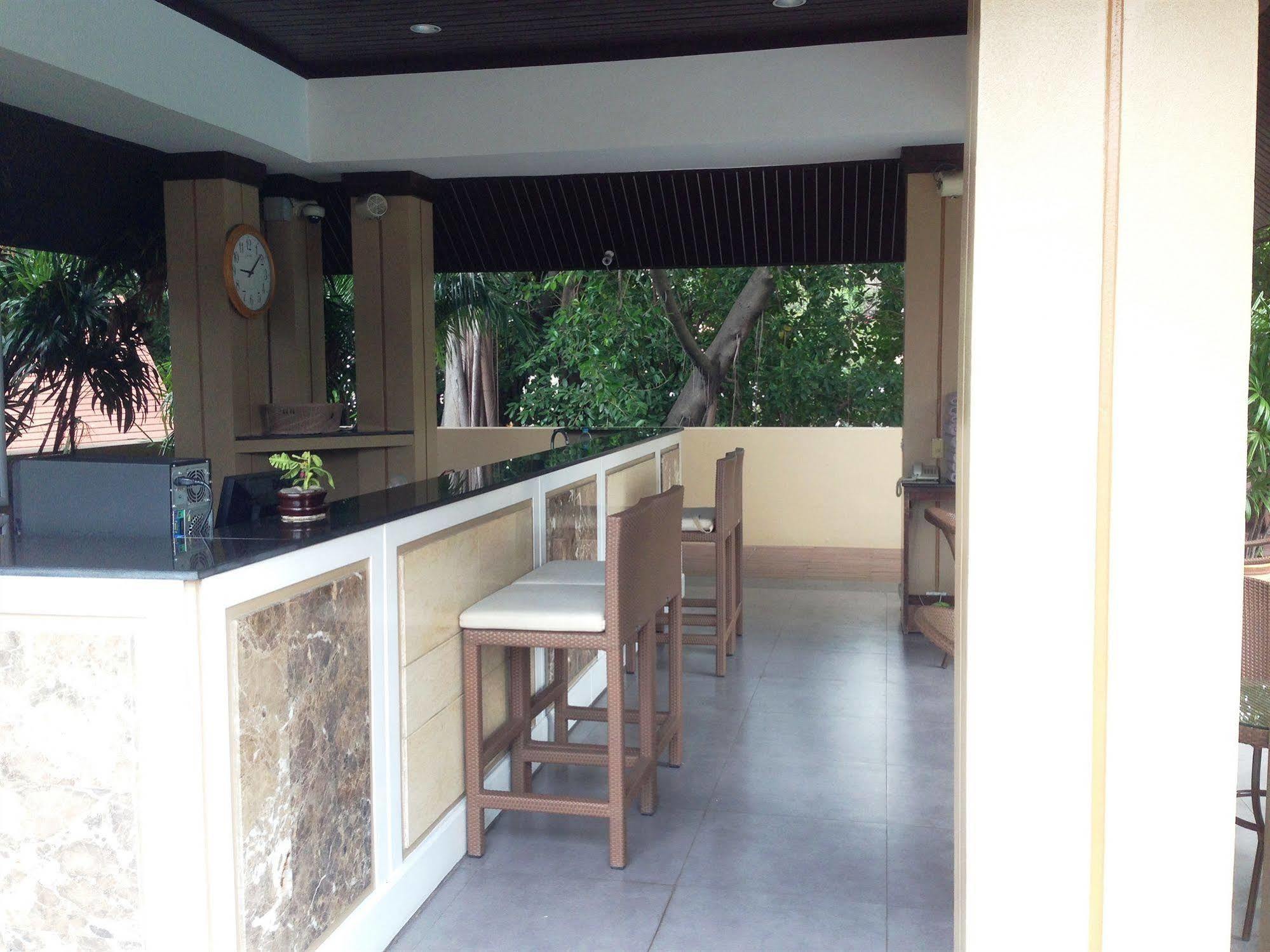 August Hotel 3*