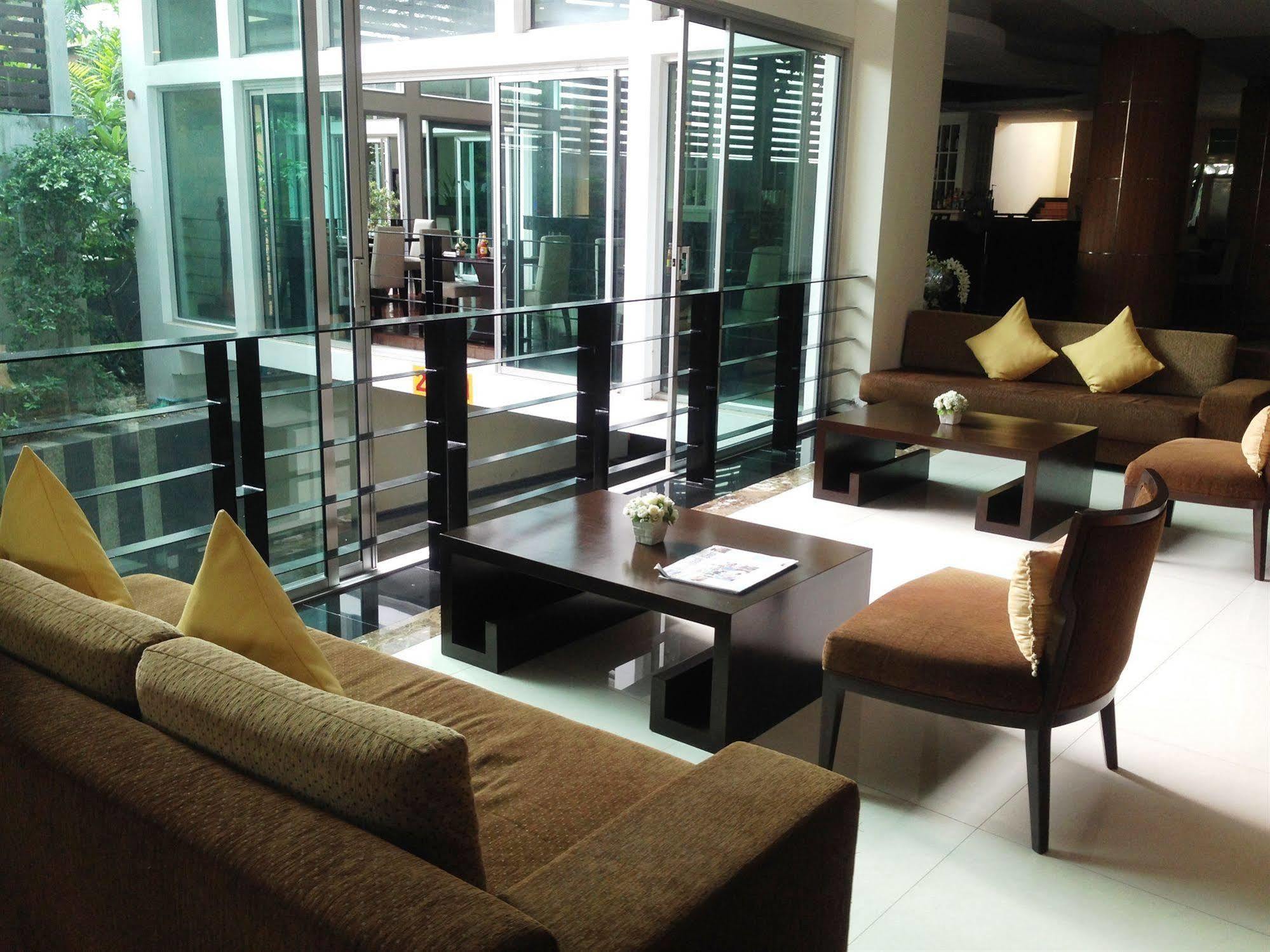 August Hotel