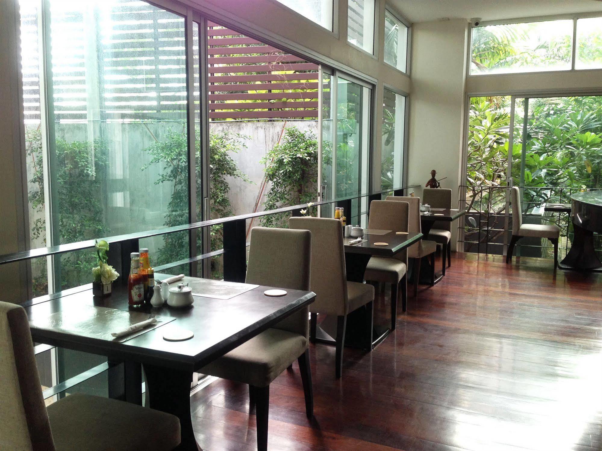 August Hotel 3*