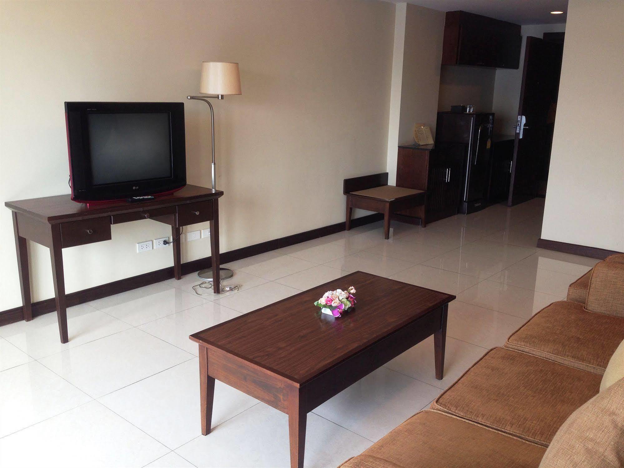 Hotel August 3*