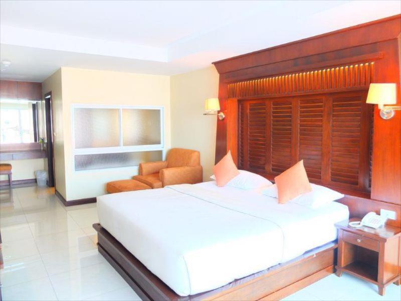 August Hotel